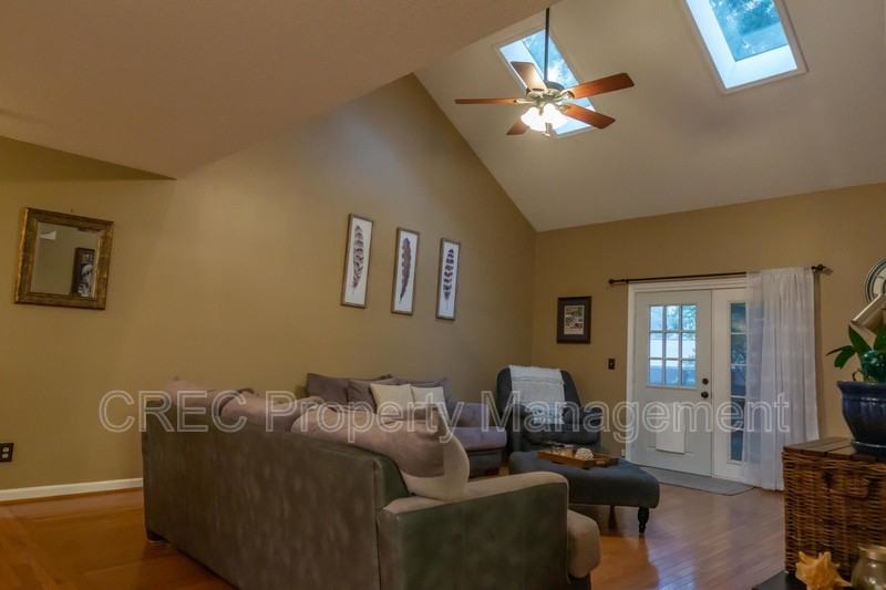 114 Queensbury Cir - Photo 3 of 36