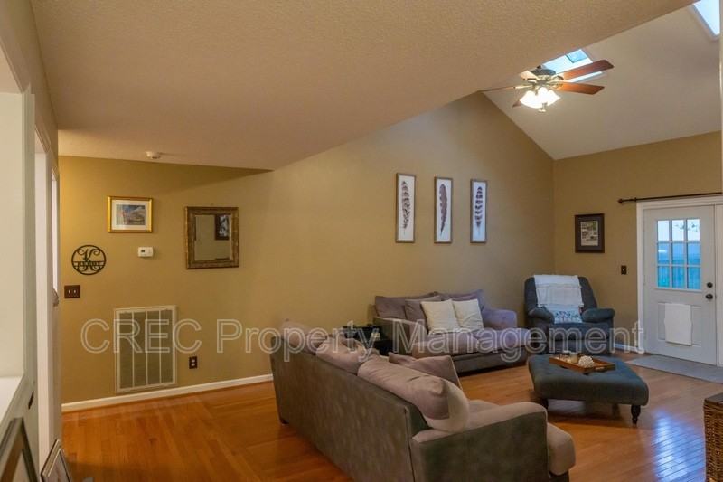 114 Queensbury Cir - Photo 2 of 36