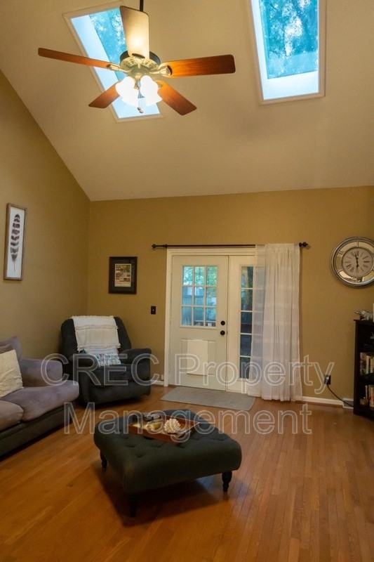 114 Queensbury Cir - Photo 6 of 36