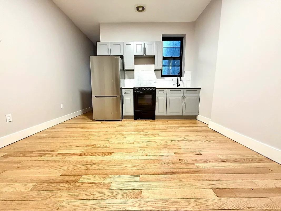 304 Stuyvesant Avenue #4 - Photo 3 of 6