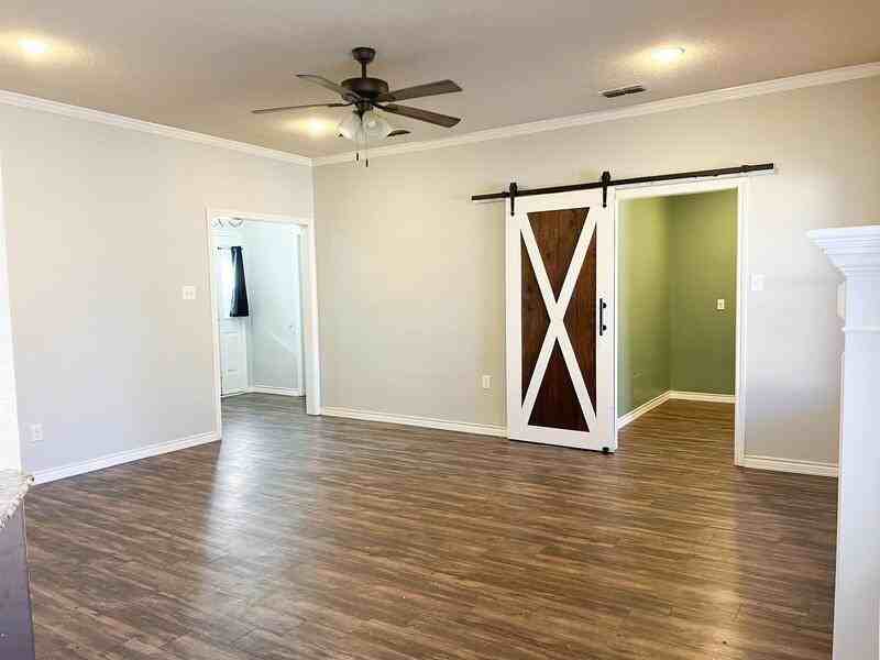 5424 99th St - Photo 5 of 11