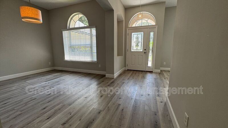 338 Bridgestone Ct - Photo 5 of 38