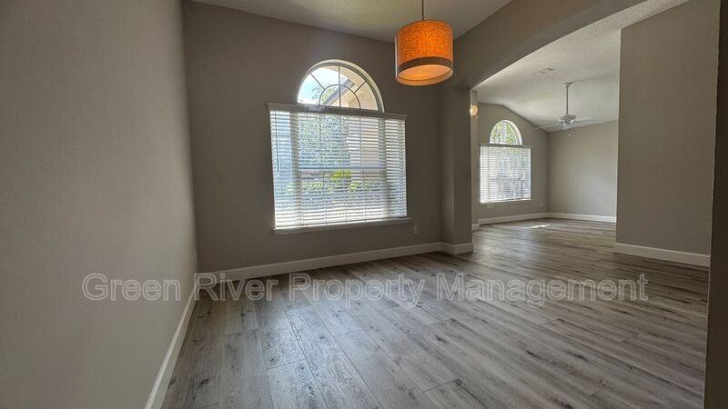 338 Bridgestone Ct - Photo 6 of 38