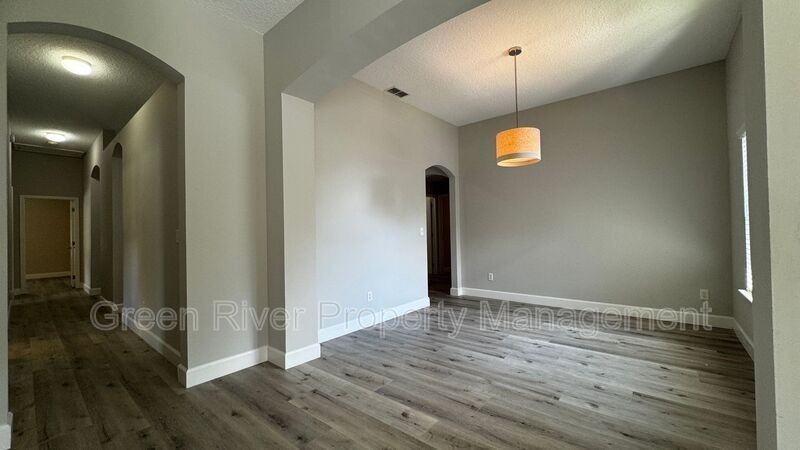 338 Bridgestone Ct - Photo 7 of 38