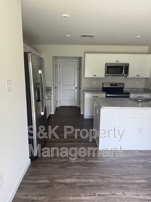 112 Overstreet Ct - Photo 3 of 11