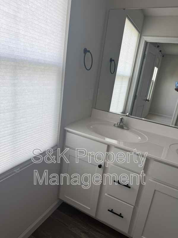 112 Overstreet Ct - Photo 5 of 11