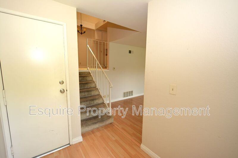 564 Rosewood Ave - Photo 2 of 19