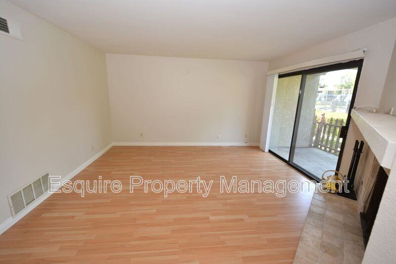 564 Rosewood Ave - Photo 3 of 19
