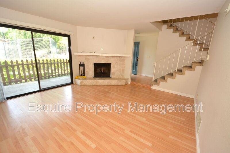 564 Rosewood Ave - Photo 4 of 19