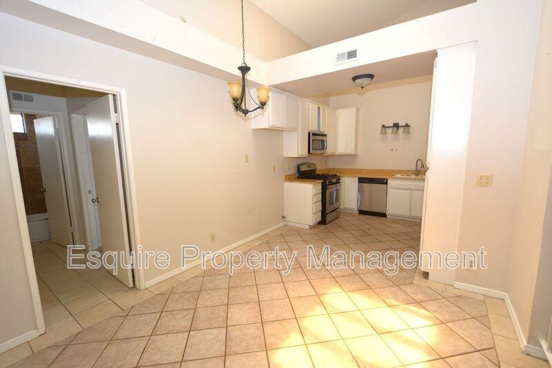 564 Rosewood Ave - Photo 5 of 19