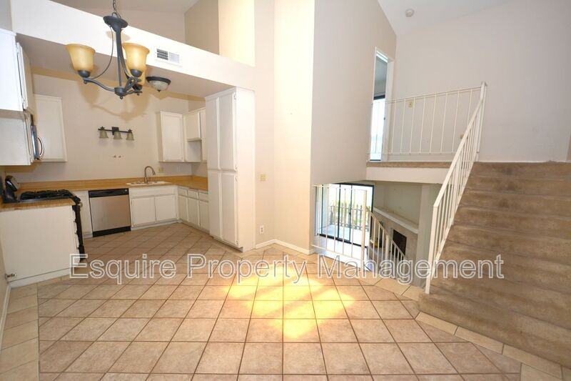 564 Rosewood Ave - Photo 6 of 19