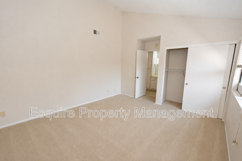 564 Rosewood Ave - Photo 7 of 19