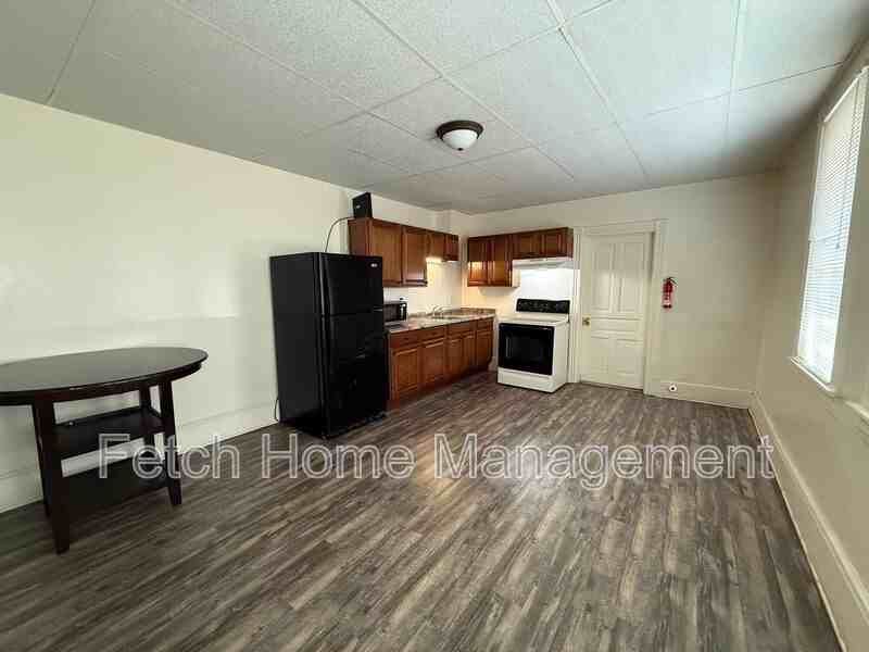 722 E King St #6 - Photo 3 of 12