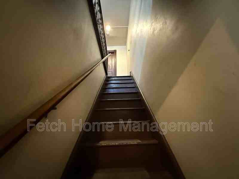 722 E King St #6 - Photo 4 of 12