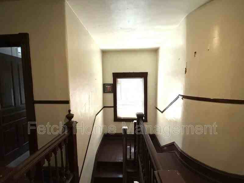722 E King St #6 - Photo 6 of 12