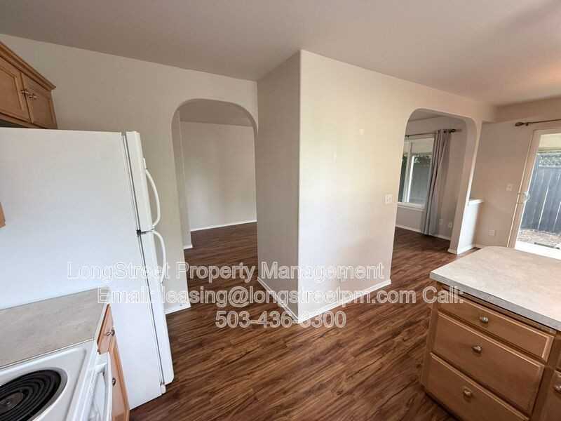 1825 Sw Easy St - Photo 5 of 31