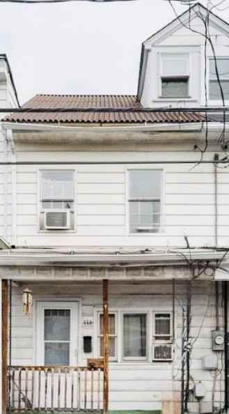 444 Lewis St - Photo 2 of 17