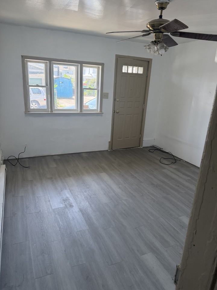 444 Lewis St - Photo 6 of 17