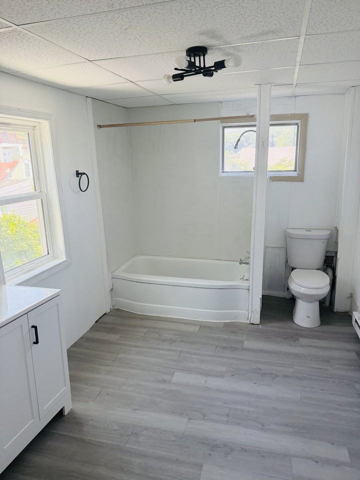 444 Lewis St - Photo 7 of 17
