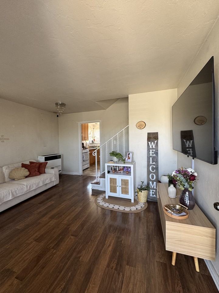 1530 Somers St - Photo 2 of 5