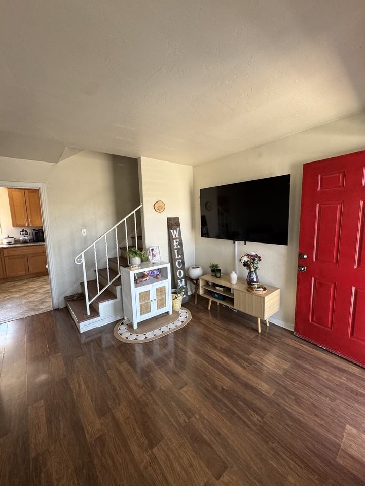 1530 Somers St - Photo 3 of 5