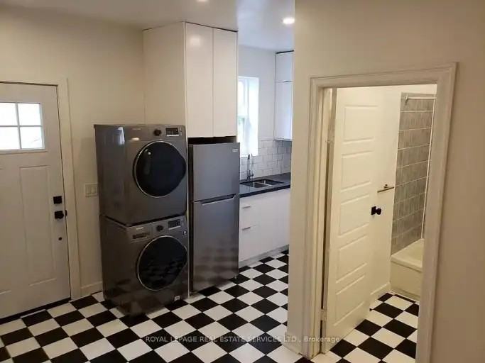 637 Woodbine Ave #2 - Photo 5 of 9