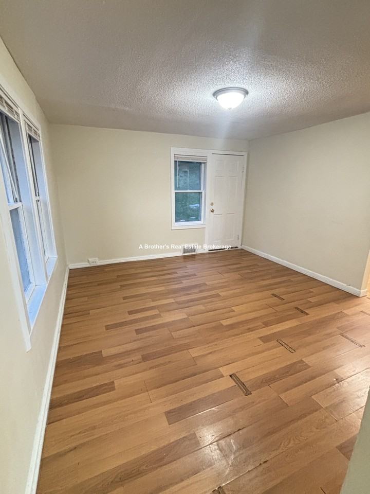50 Oakdale Ave - Photo 5 of 22