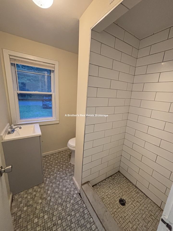 50 Oakdale Ave - Photo 7 of 22