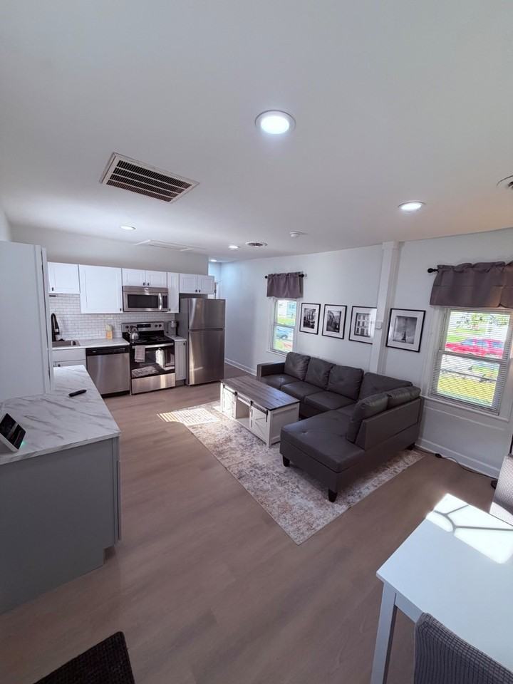 406 St Mark St - Photo 6 of 20