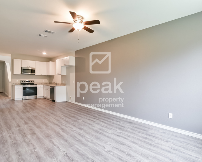 8001 Marydean Ave - Photo 5 of 21