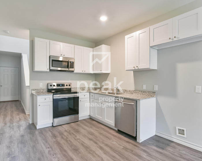 8001 Marydean Ave - Photo 7 of 21