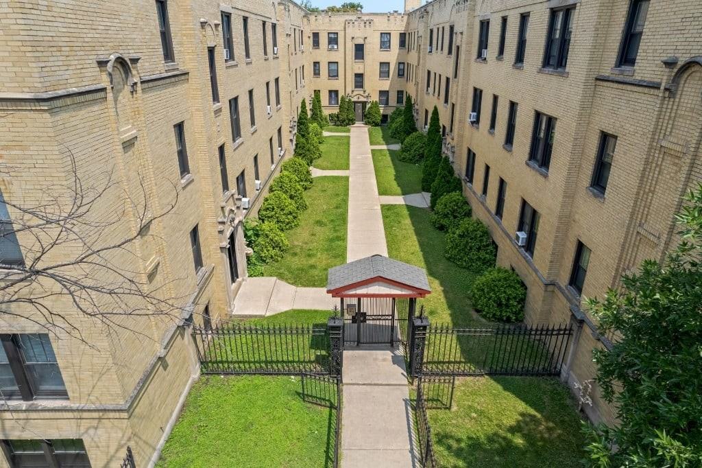 1942 W Wilson Ave #1948-1S - Photo 4 of 5