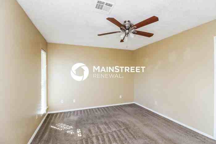 301 Springfield Dr - Photo 7 of 15