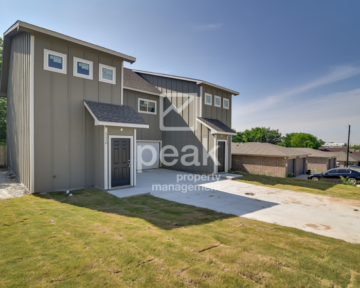 3220 Cherry Ln