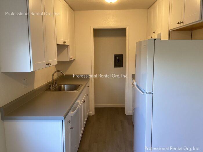 445 S E St #1 - Photo 6 of 14