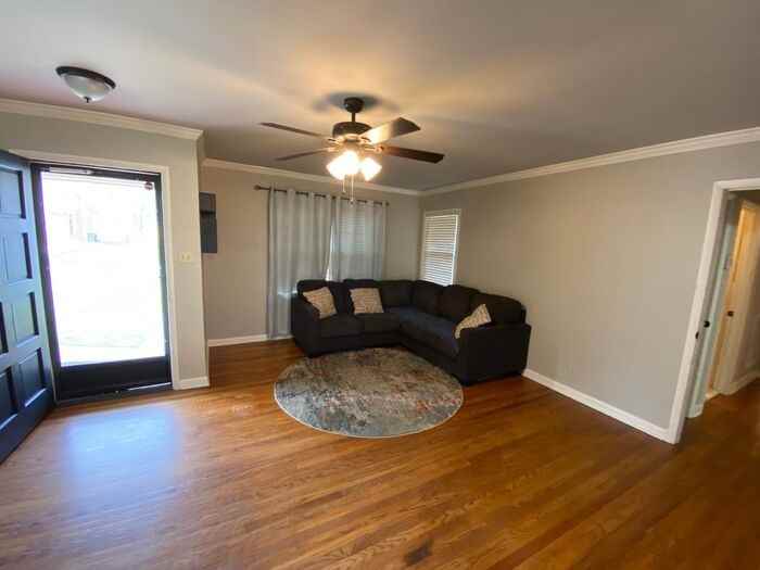 817 Chambers Dr Ne - Photo 3 of 15