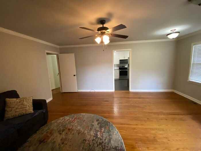 817 Chambers Dr Ne - Photo 5 of 15