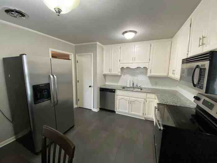 817 Chambers Dr Ne - Photo 6 of 15
