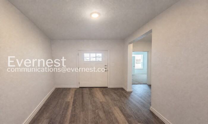 866 Freedom Cir - Photo 3 of 24