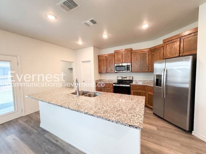 866 Freedom Cir - Photo 5 of 24