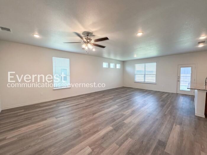 866 Freedom Cir - Photo 6 of 24