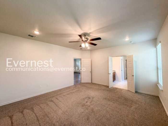 866 Freedom Cir - Photo 7 of 24