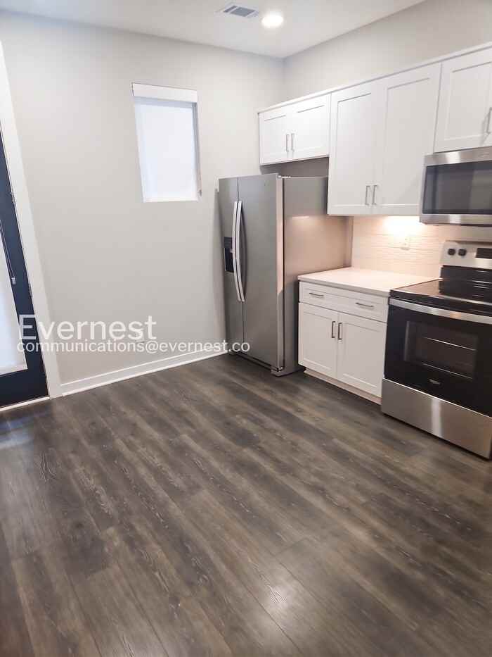 302 Jeffries Way - Photo 4 of 26