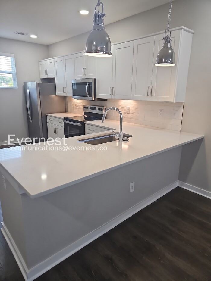 302 Jeffries Way - Photo 7 of 26