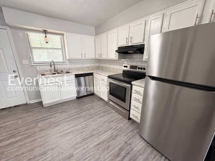 1800 Labette Manor Dr #7 - Photo 3 of 20