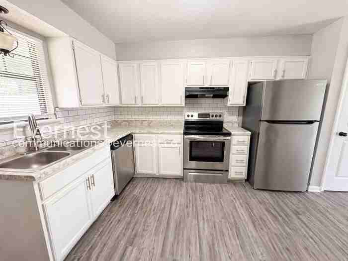 1800 Labette Manor Dr #7 - Photo 4 of 20