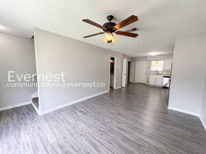 1800 Labette Manor Dr #7 - Photo 7 of 20
