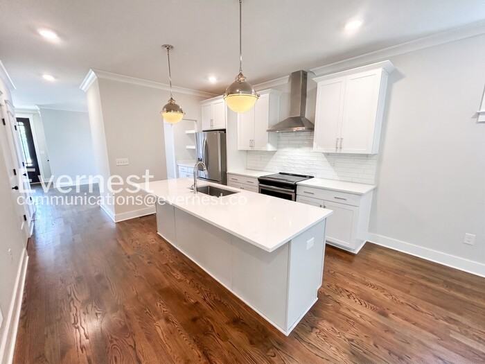 2146 Burns St - Photo 4 of 26
