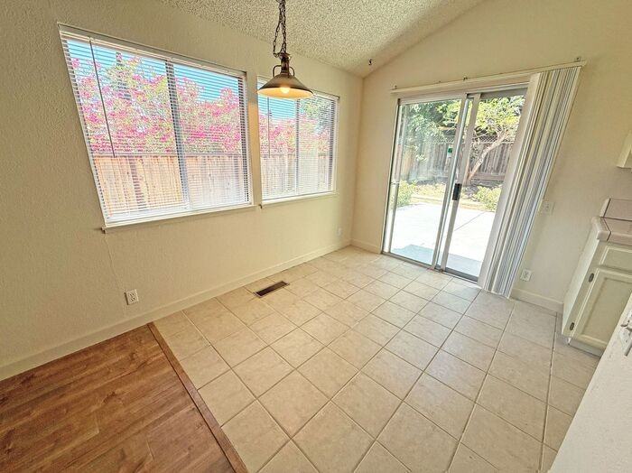 3305 Archbury Ct - Photo 7 of 18