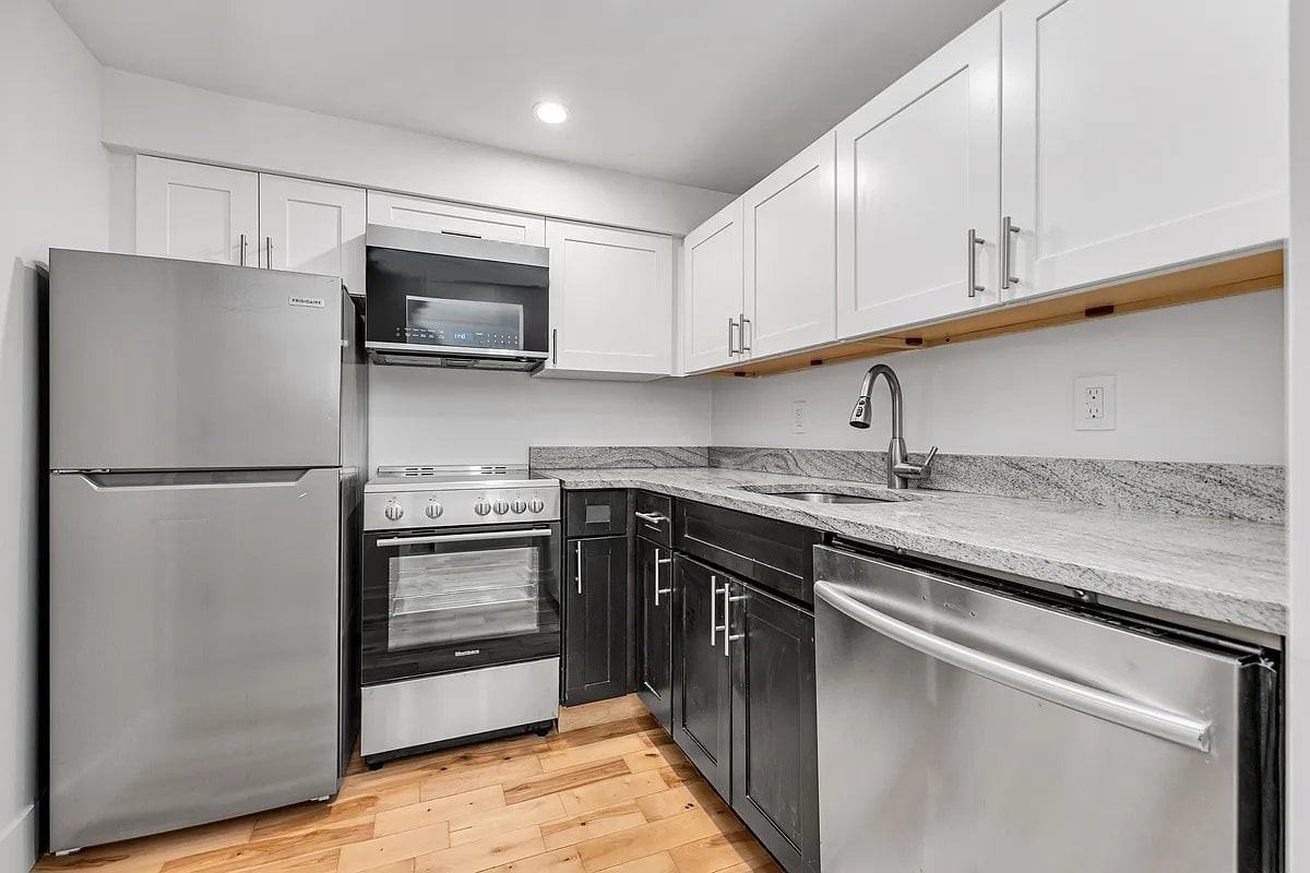 404 W 22nd St #1A - Photo 6 of 10